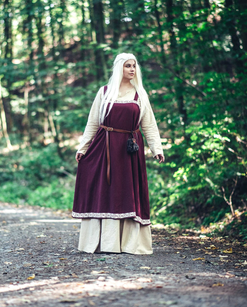 Hangeroc Svanhild, rojo