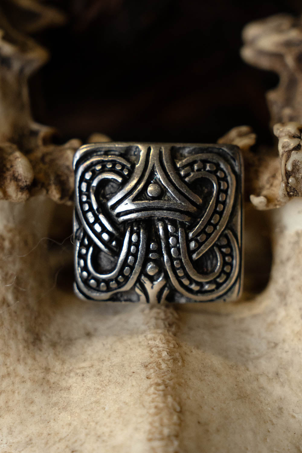 Viking belt fitting knot Borre style, silver