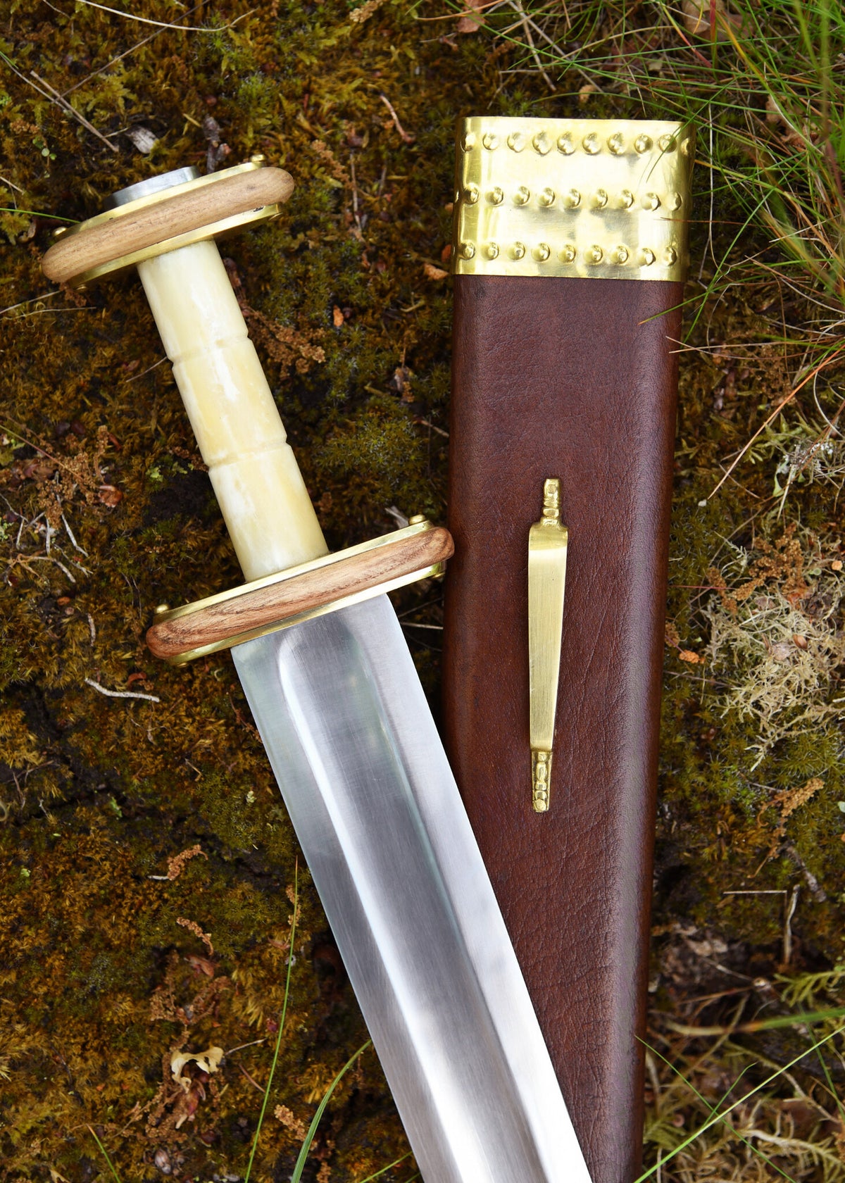 Anglo-Saxon sword Feltwell, 4th-5th century, semi-sharp
