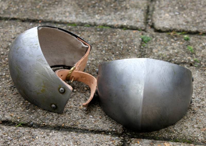 Early couters, elbow armour, 1.6 mm
