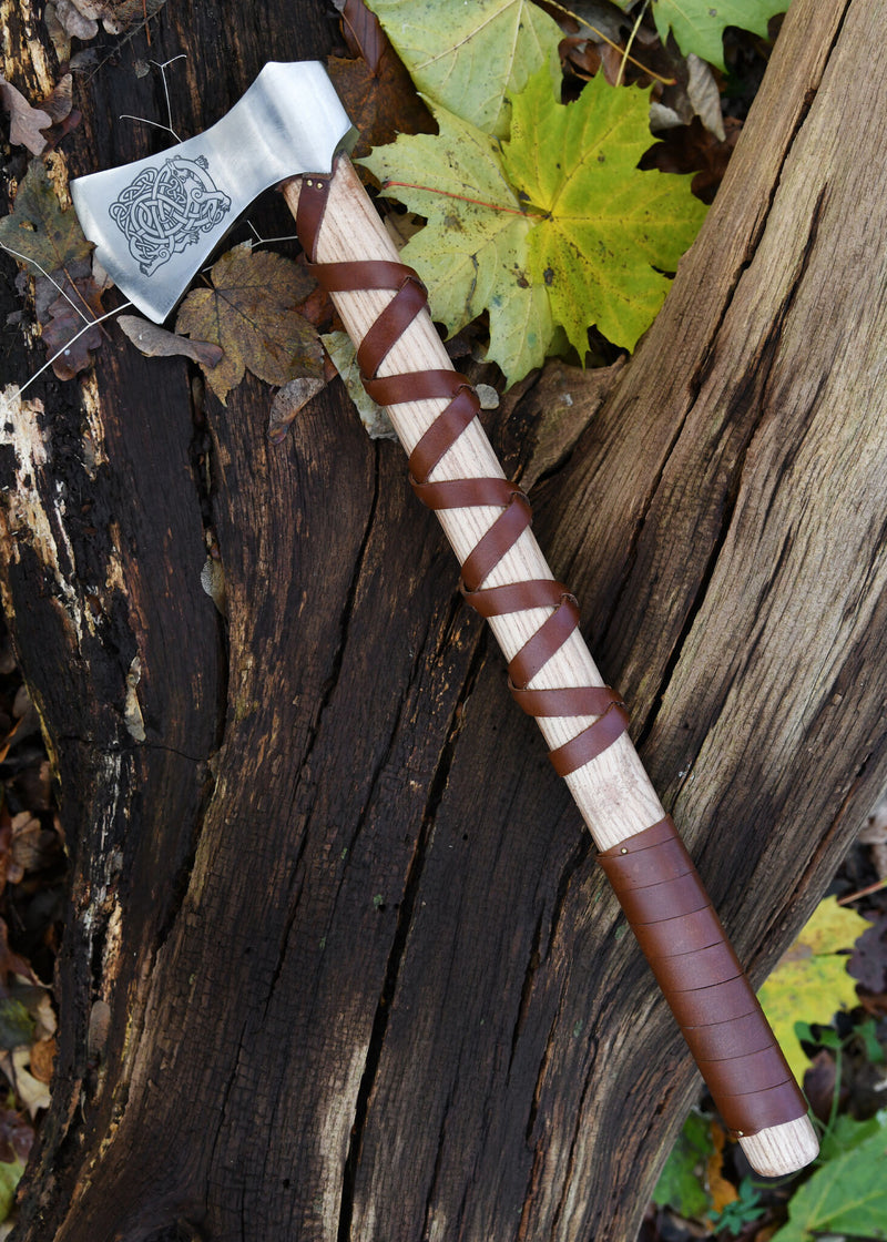 Ascia vichinga, tipo H, incisa, semi-affilata