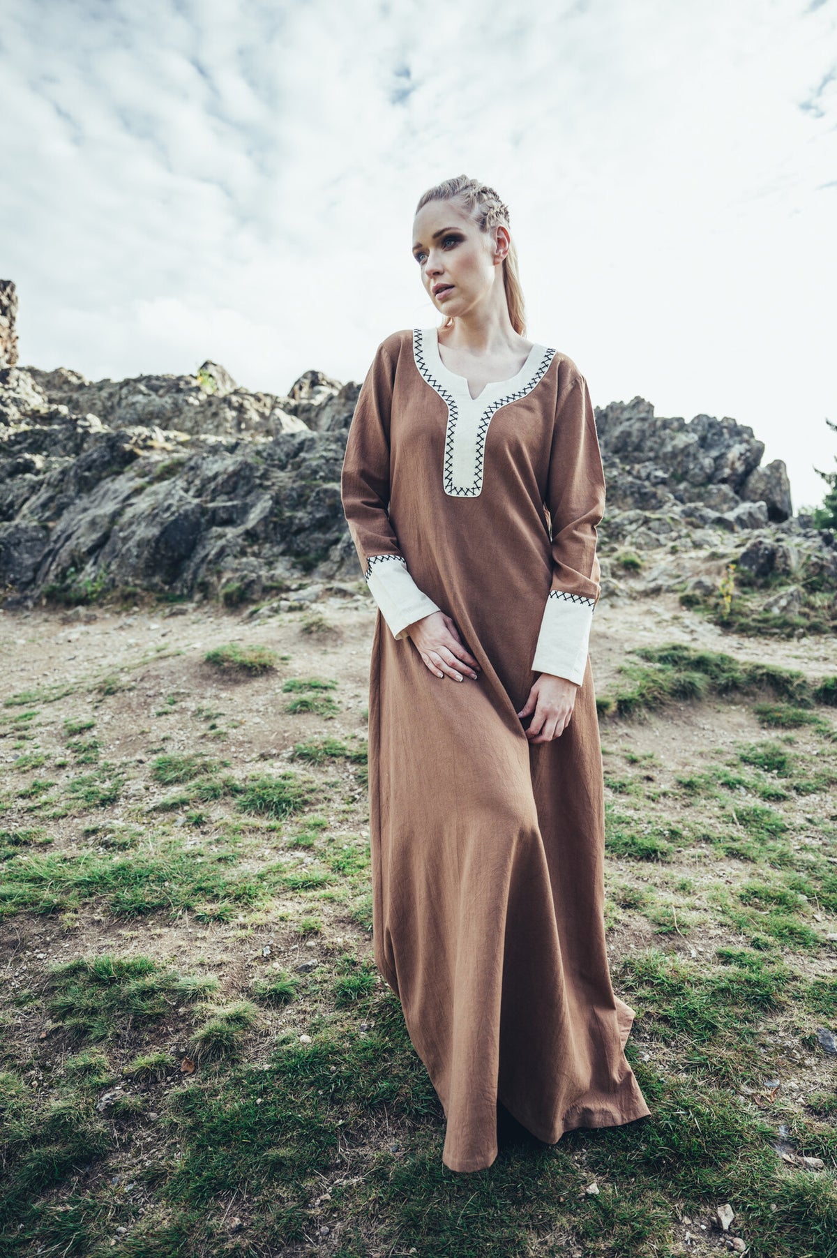 Viking dress Heidrun, sand