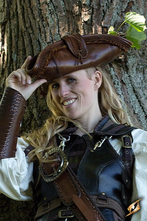 Tricorn Blackbeard, brown