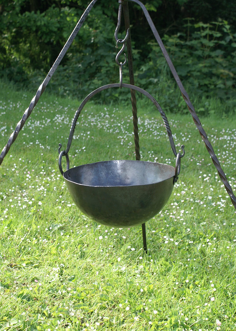 Large pan with hinge