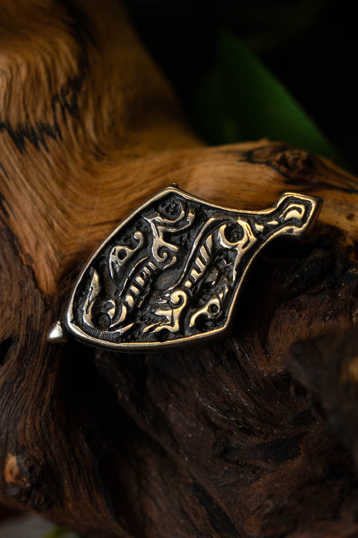 Belt end ribbon-animals, bronze colour