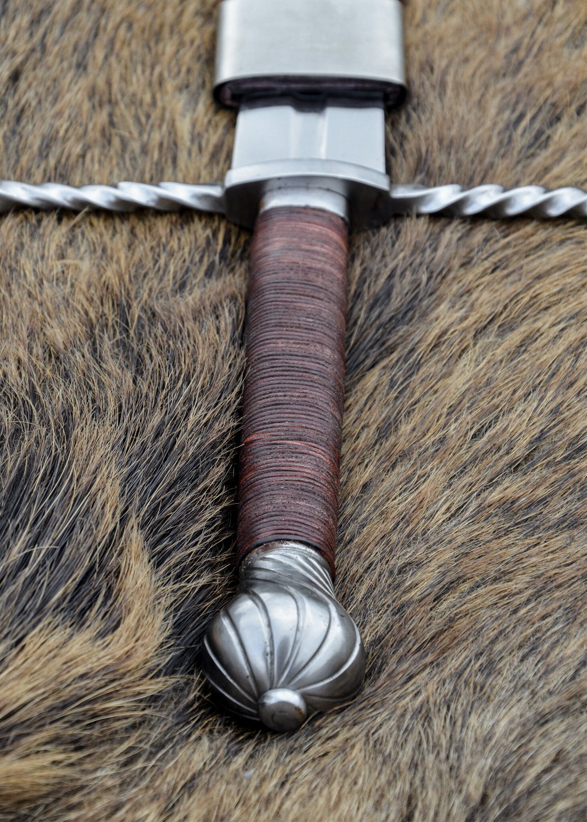 Hand-and-a-half sword Oakeshott type XVa, semi-sharp