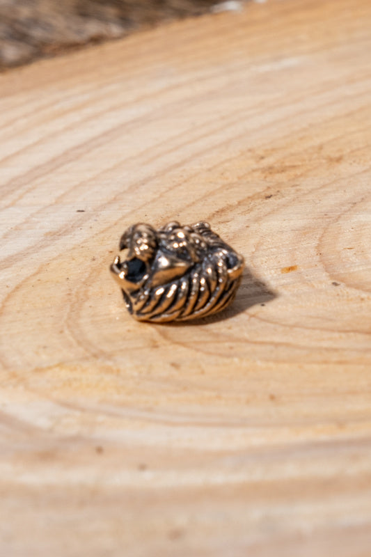 Beard bead lion, bronze