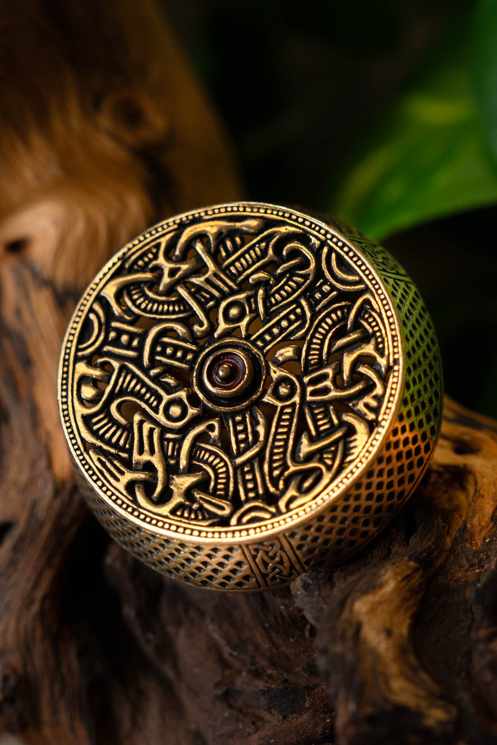 Vendel box brooch Salmunds, bronze