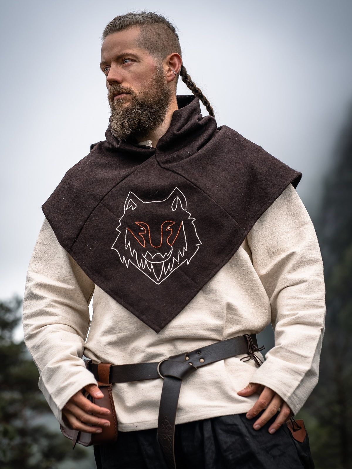 Skjoldehamm hood Halfdan with wolf, brown, wool mix