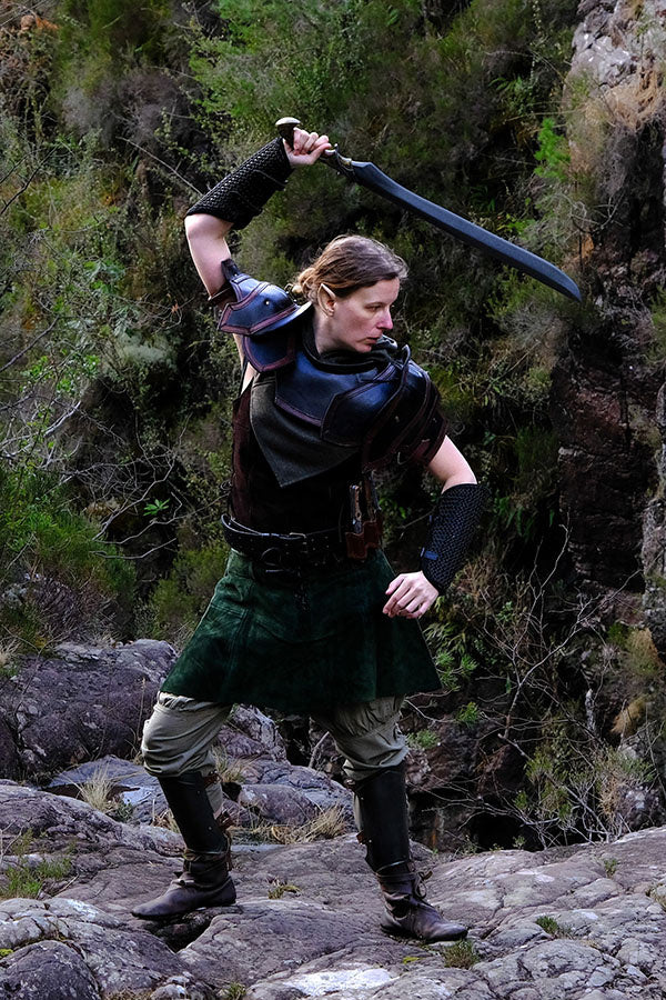 Læder pauldrons og gorget, sort-brun