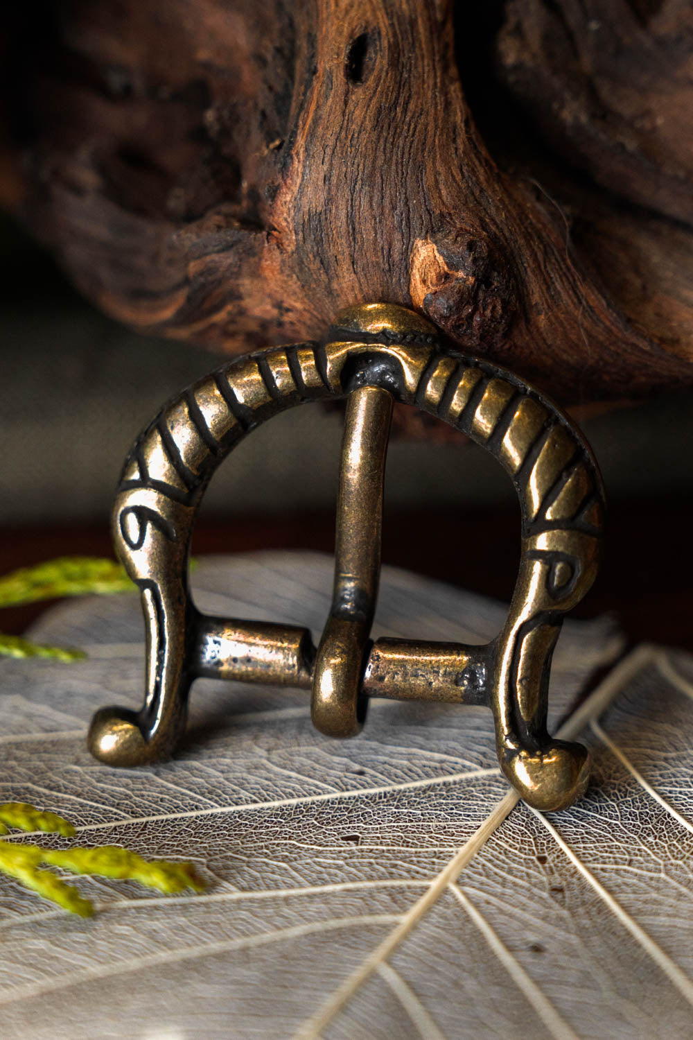 Viking buckle stylized birds