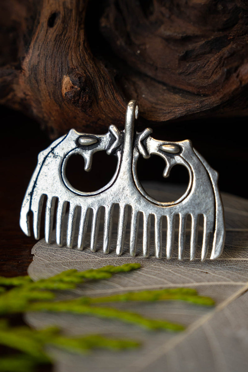 Wikiński grzebień w stylu Ringerike, posrebrzany