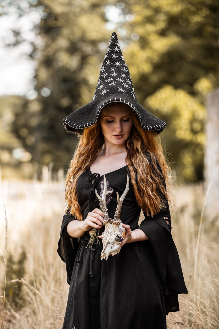 Witch hat with stars, black, wool