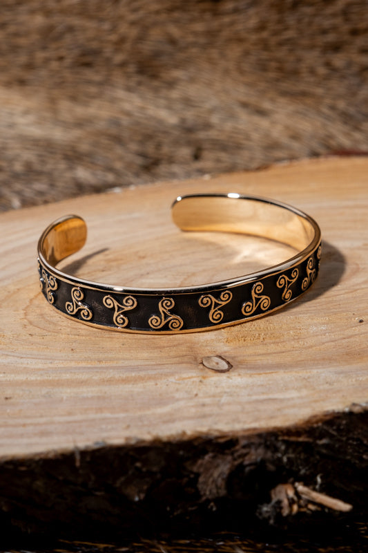 Celtic bracelet with triskelions, bronze