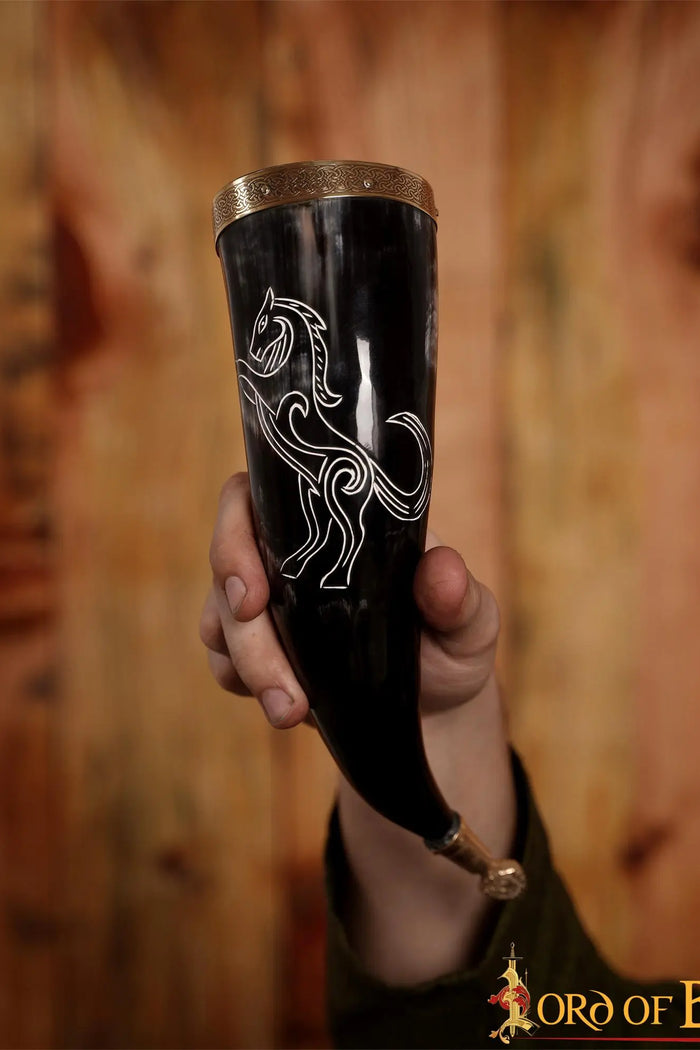 Drinking horn horse goddess with brass batter, 300-350 ml