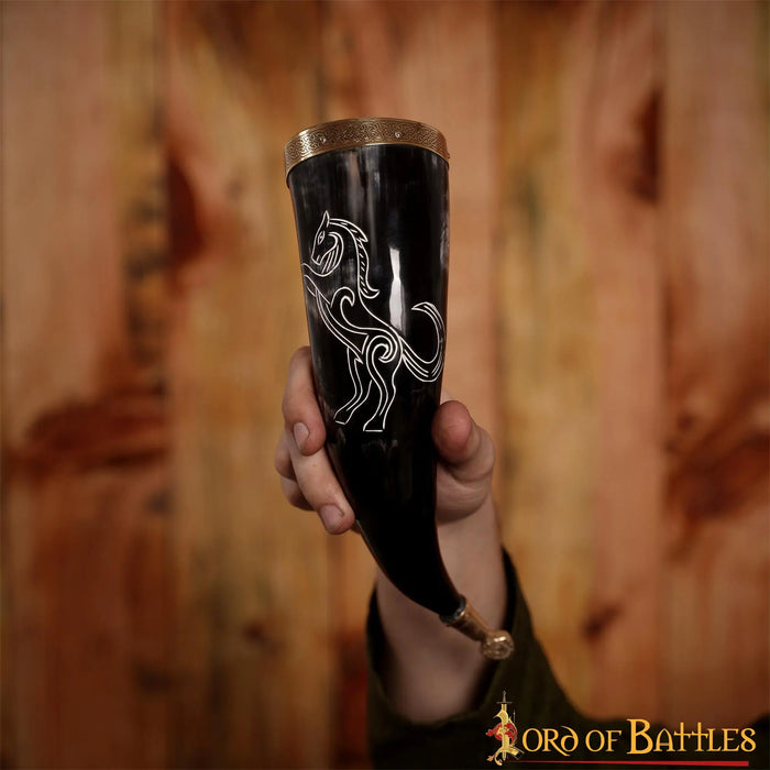 Drinking horn horse goddess with brass batter, 300-350 ml