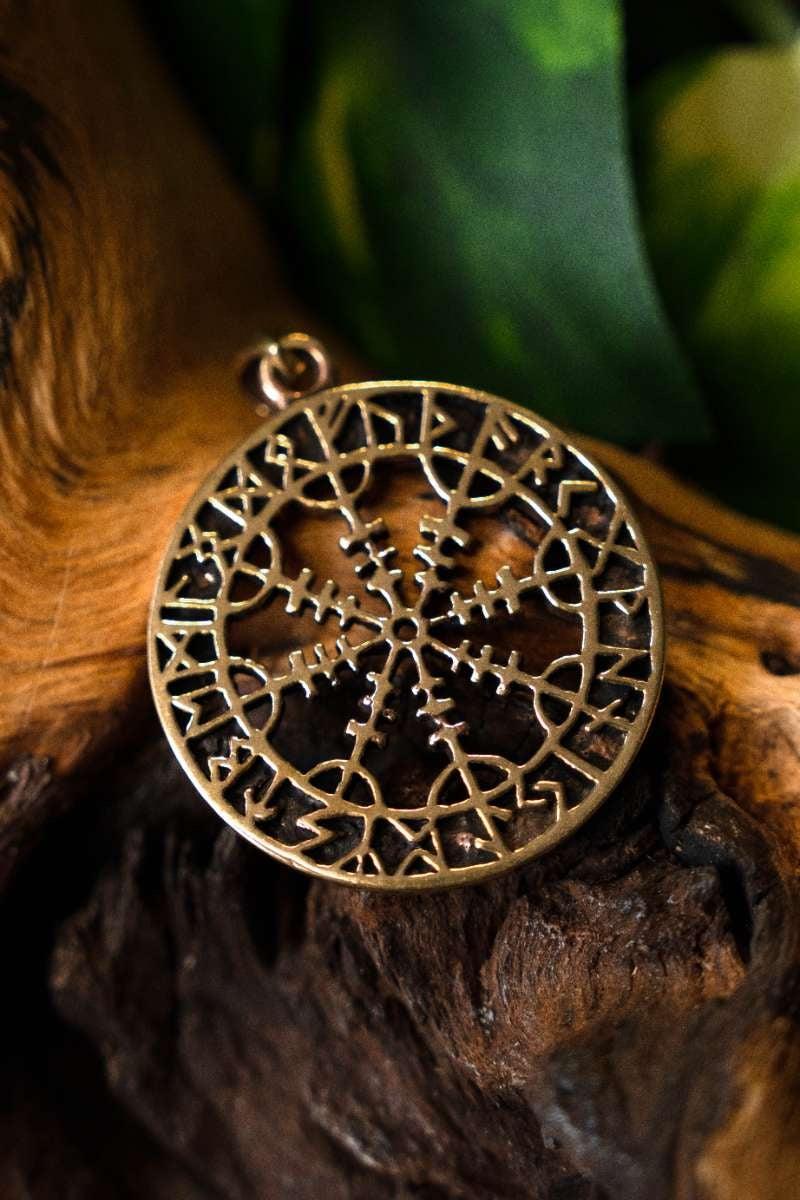 Viking pendant Aegisjalmur, bronze