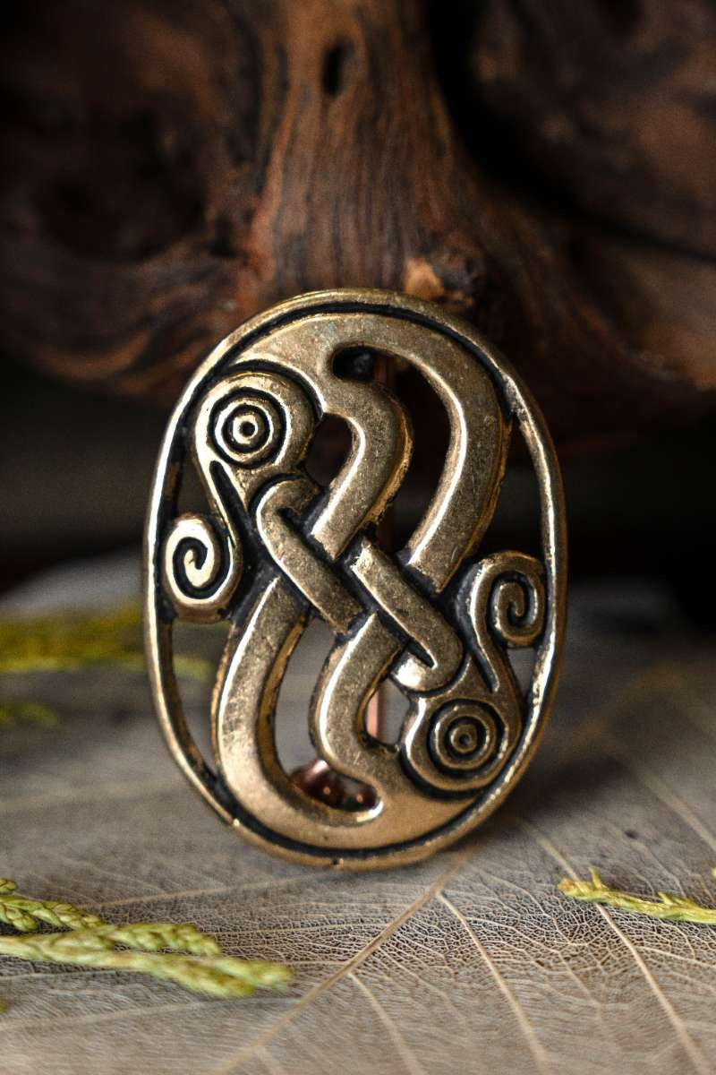 Fibule de Vendel en forme de serpent, en bronze