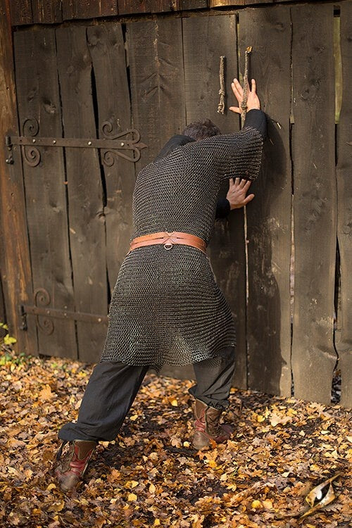 Hauberk with split, half long sleeves, black, butted, 9 mm