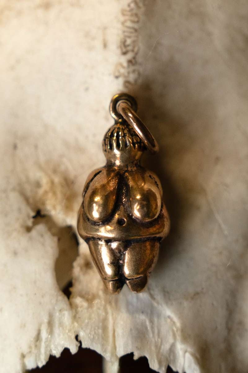 Ciondolo Venere di Willendorf, bronzo