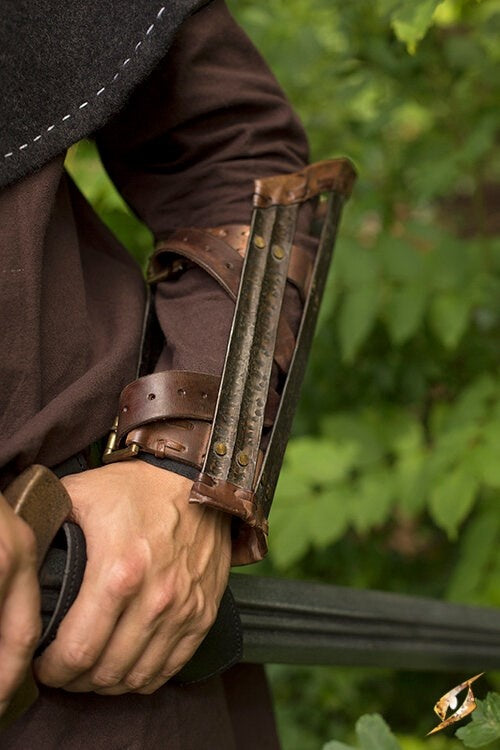 Germanska bracers, underarmskydd, patinerade, 1 mm