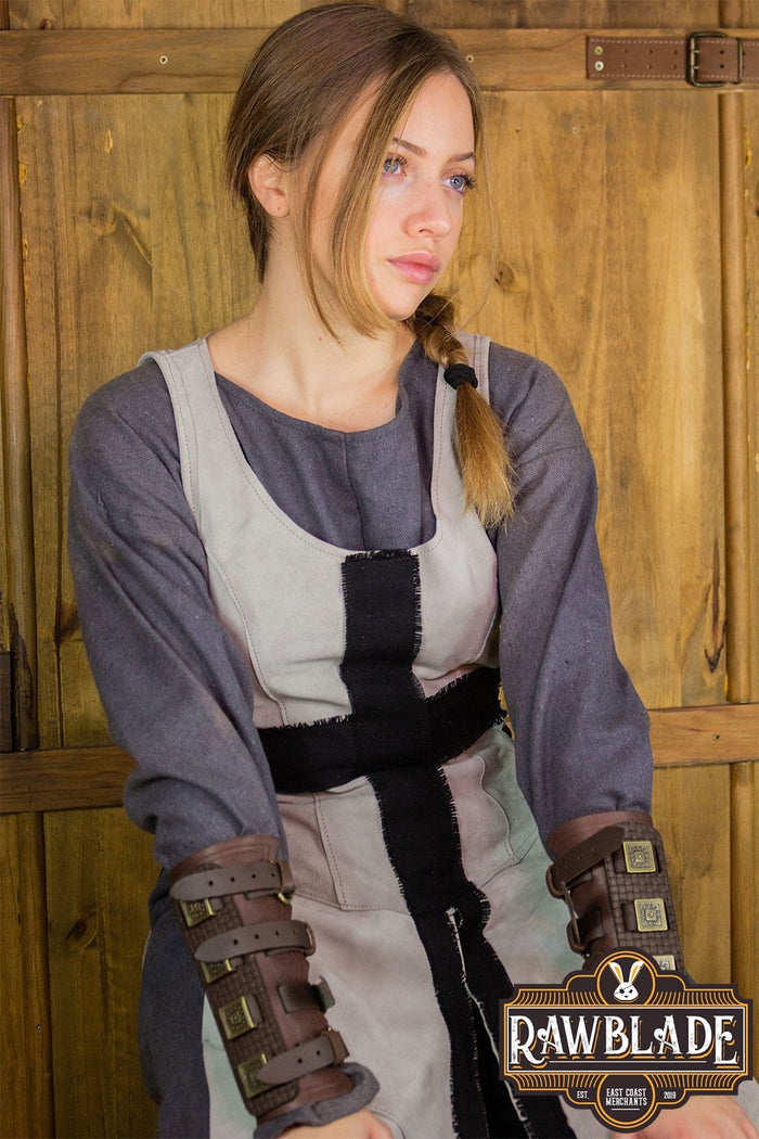 Cross knight tabard, woman - grey/black