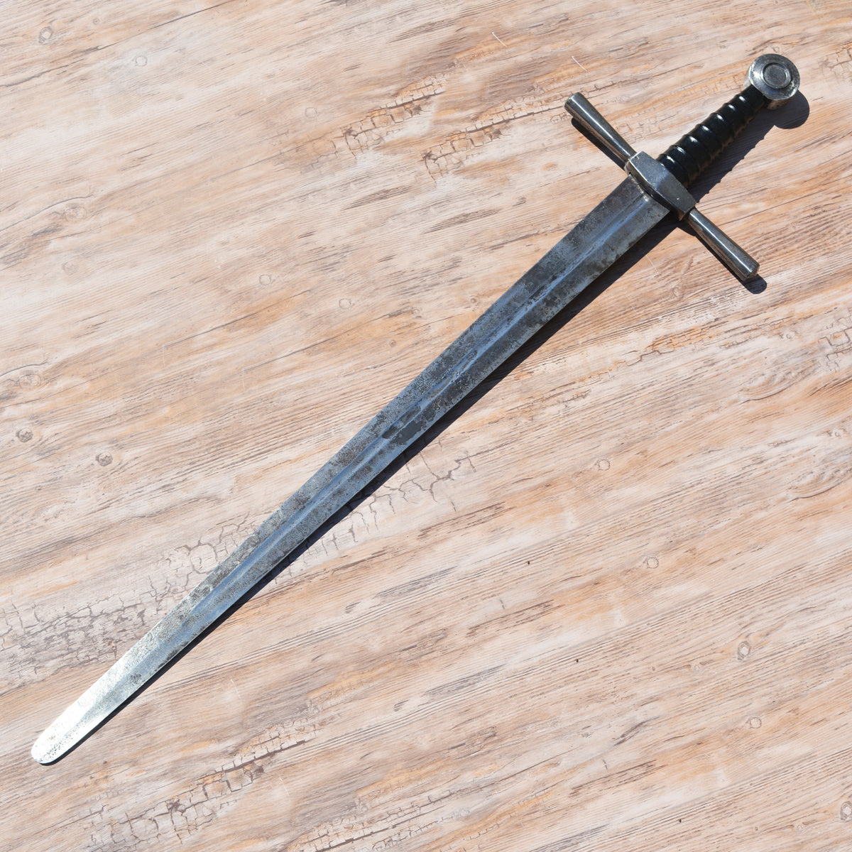 Medieval training sword old, blunt (battle-ready)