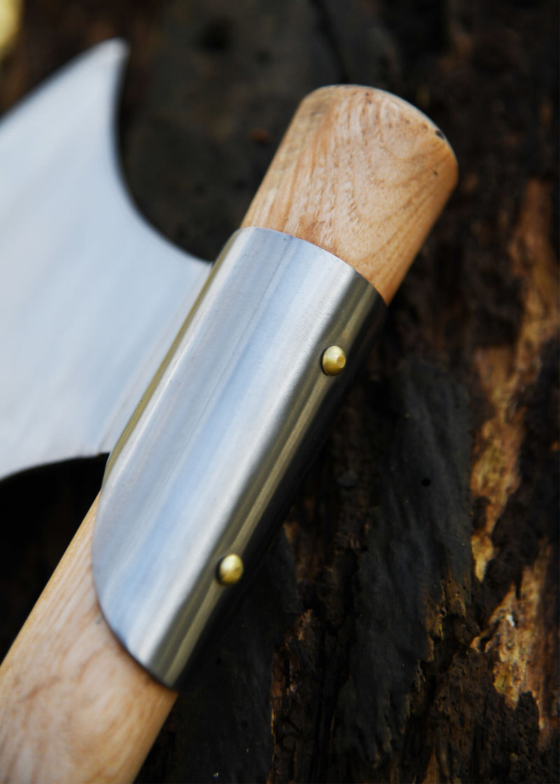 Gotycki topór brodaty z długą brodą, półostry