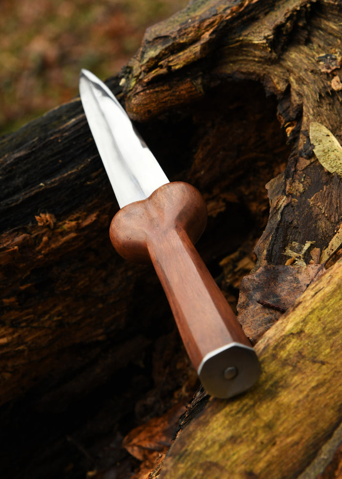 Bollock dagger, semi-sharp