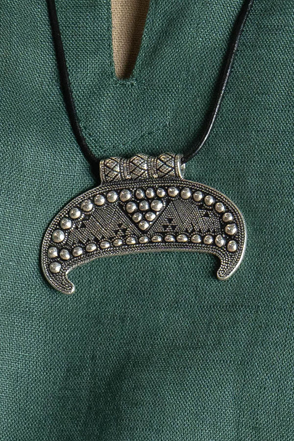 Lunula Amulett Gnezdovo, versilberte Bronze