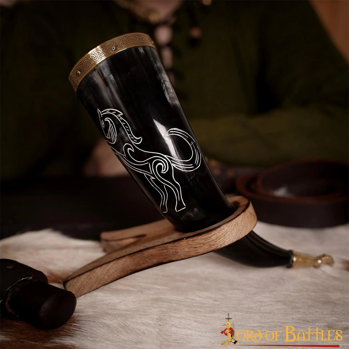 Drinking horn horse goddess with brass batter, 300-350 ml
