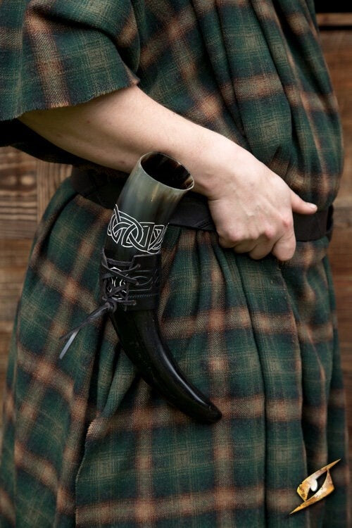 Drinking horn Tara, dark, 500–650 ml