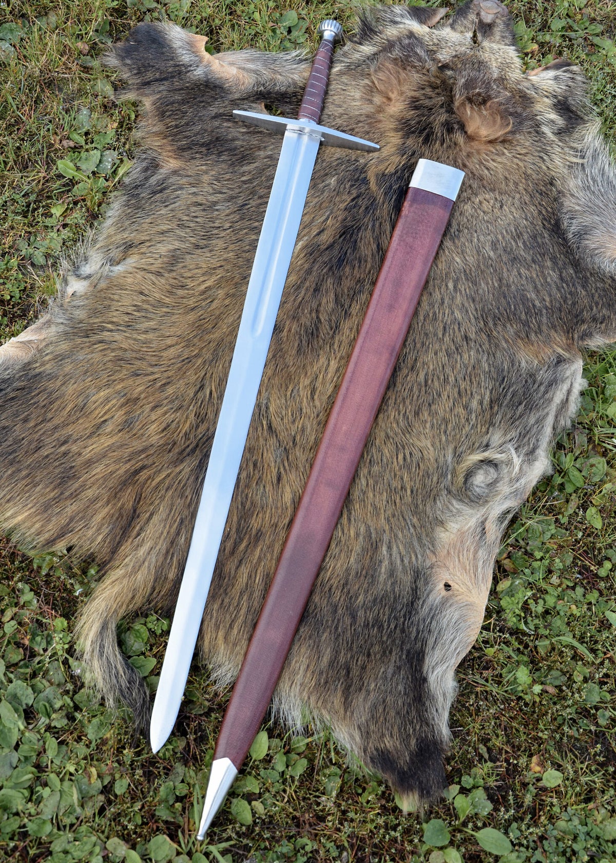 Hand-and-a-half sword Oakeshott type XIIIa, semi-sharp