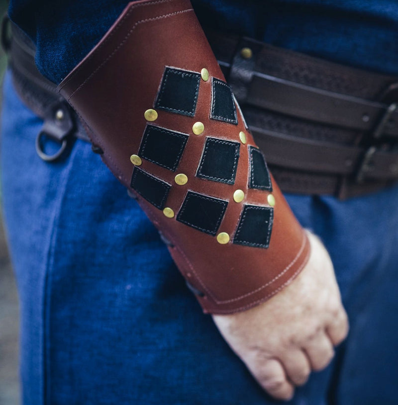 Pius läderbracers, underarmsskydd, bruna