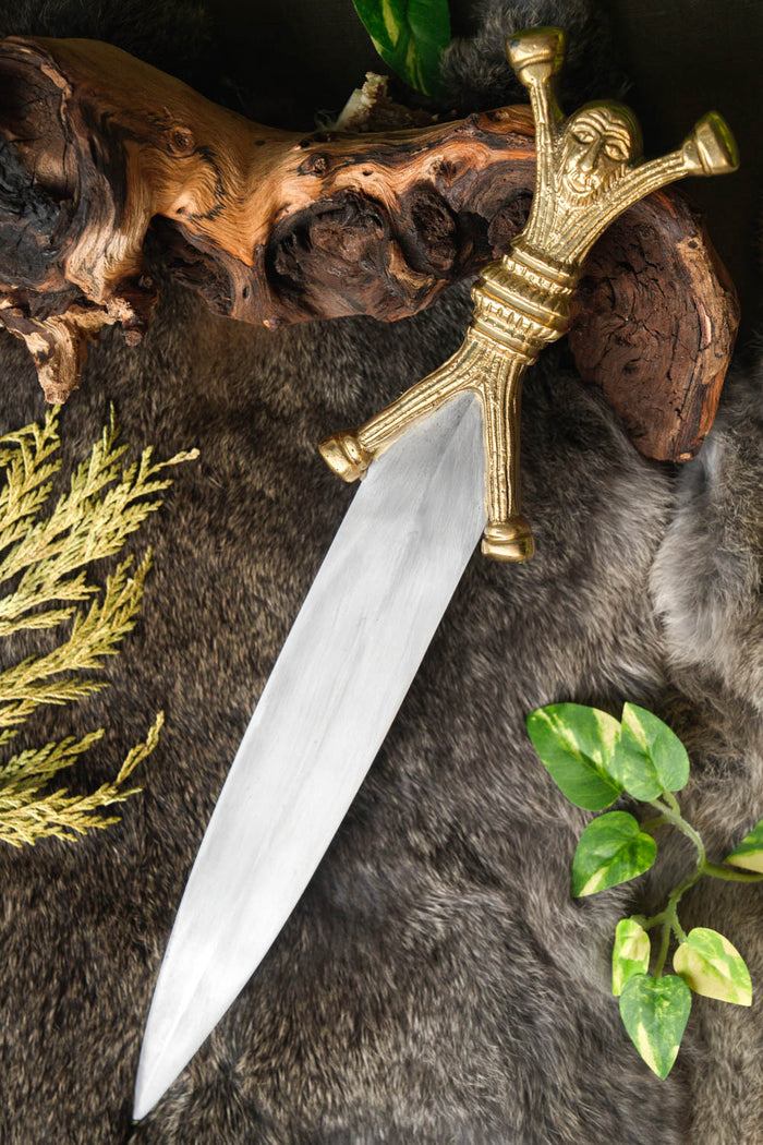 Celtic anthropomorphic dagger, semi-sharp