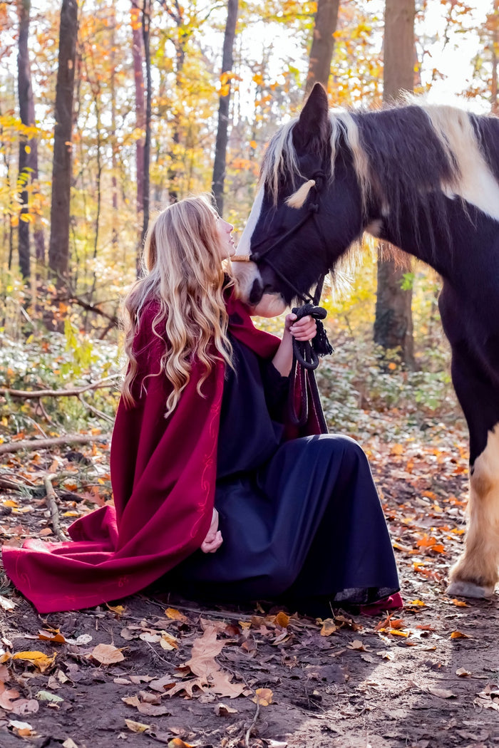 Embroidered cloak Damia with fibula, red, wool mix