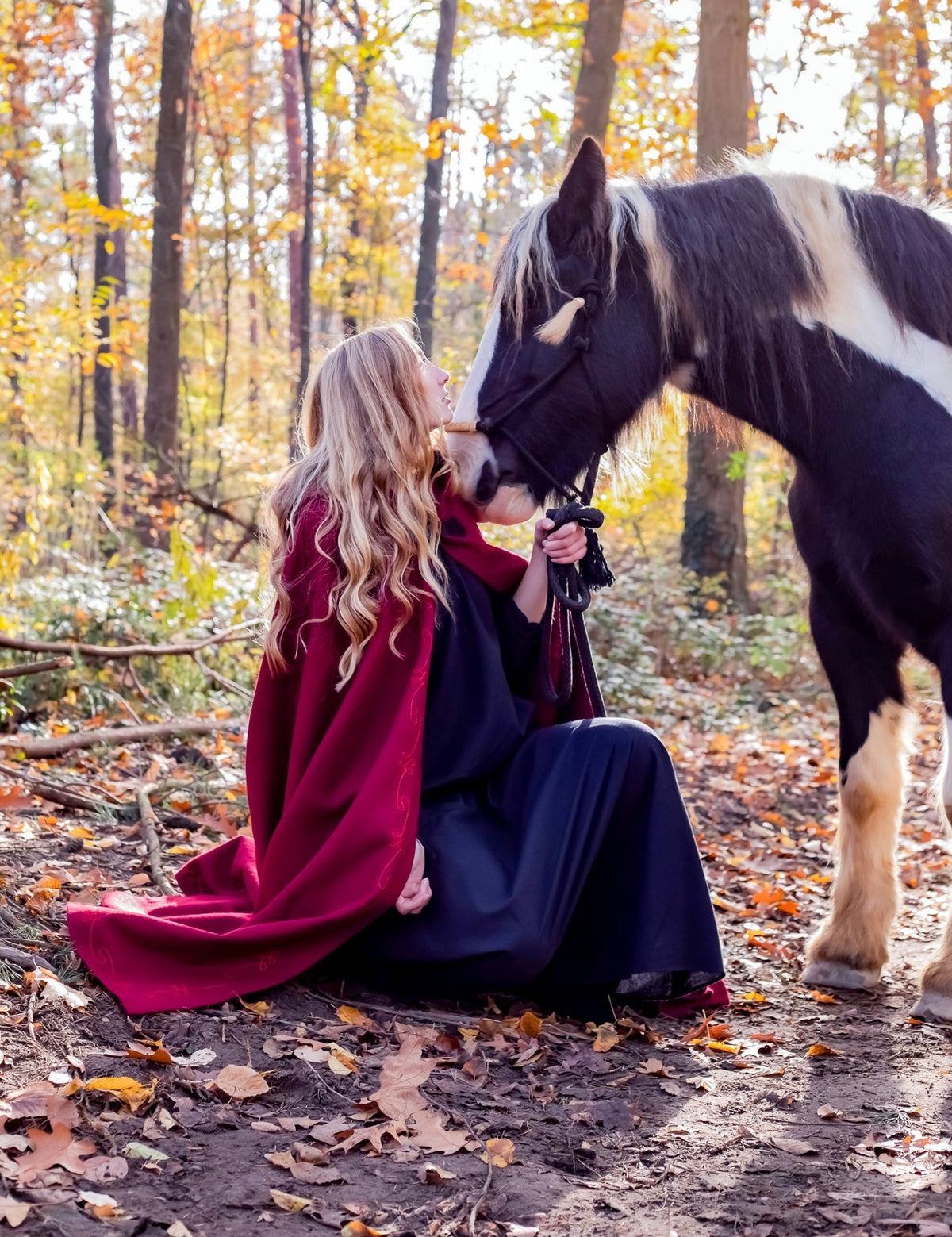 Embroidered cloak Damia with fibula, red, wool mix