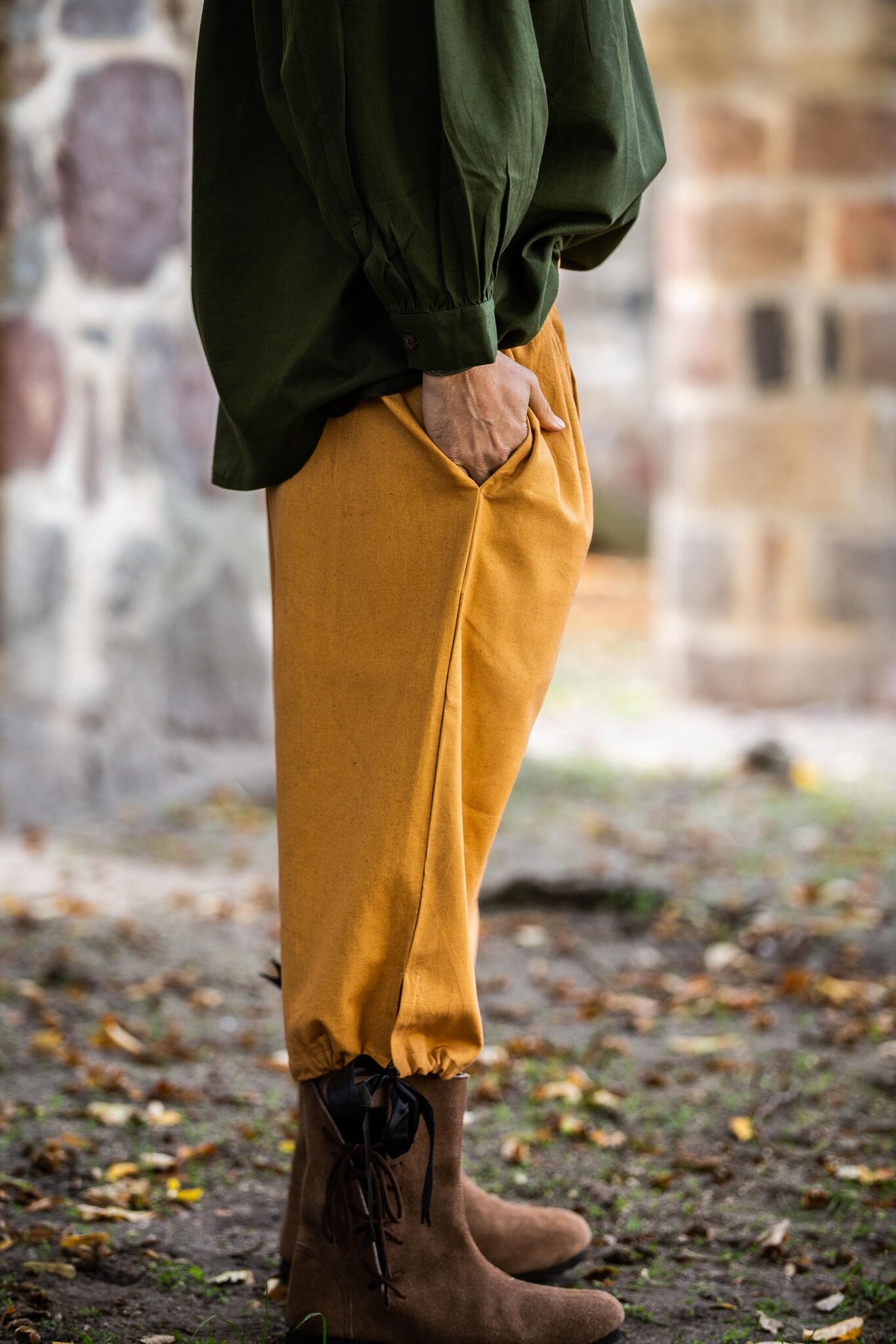 Venetians Charles, Renaissance three-quarter trousers, honey brown