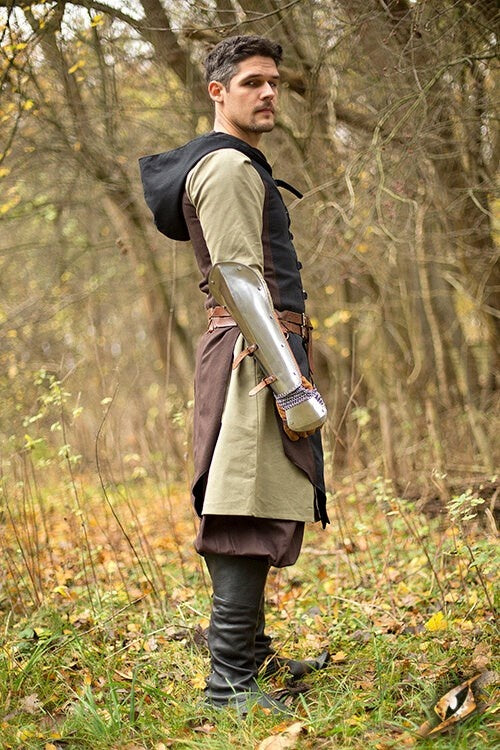 Sleeveless coat Assassins Creed, brown-black