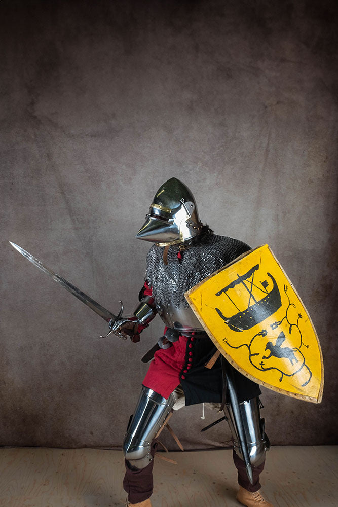 Middelalderligt ridderskjold, umalet