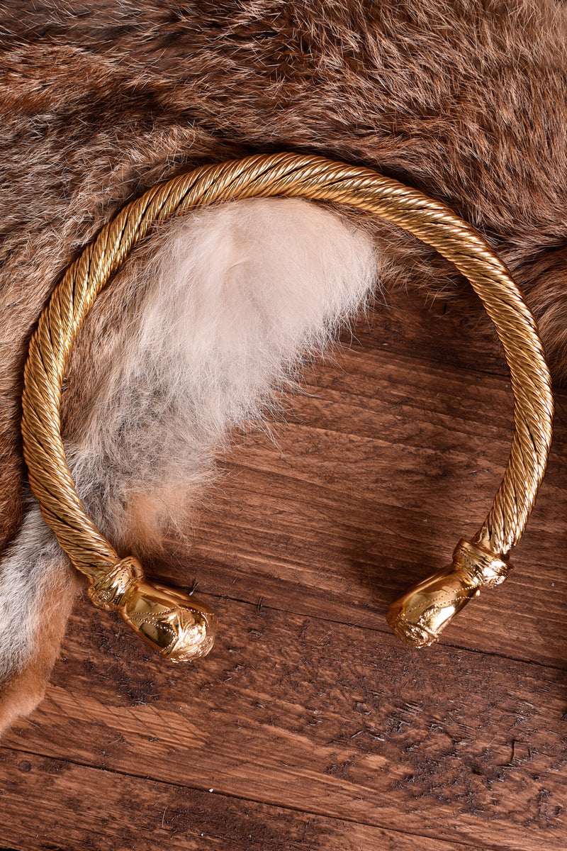 Replika torquesu Snettisham, mosiądz