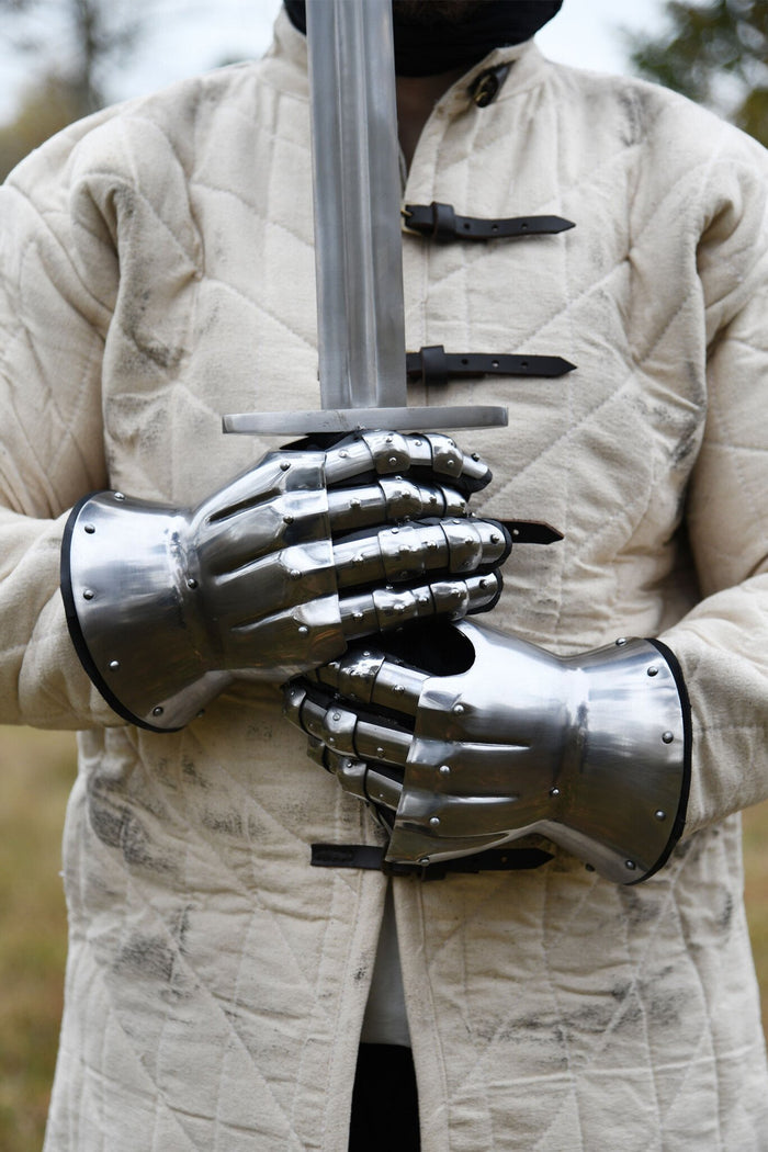 Hourglass gauntlets Wighelm, 1350-1410, 1.6 mm