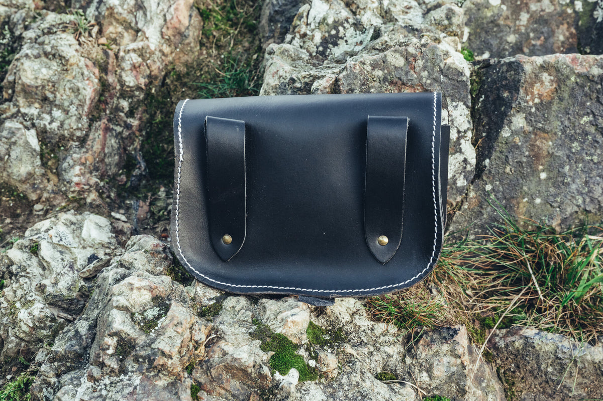 Celtic bag triquetra, black
