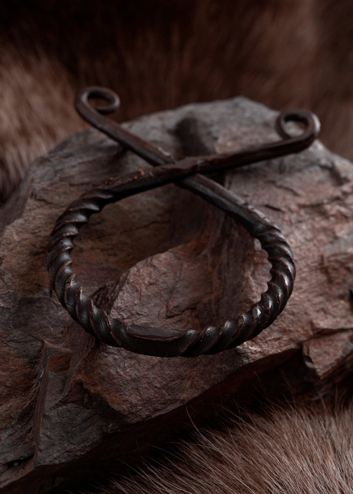 Twisted troll cross, iron