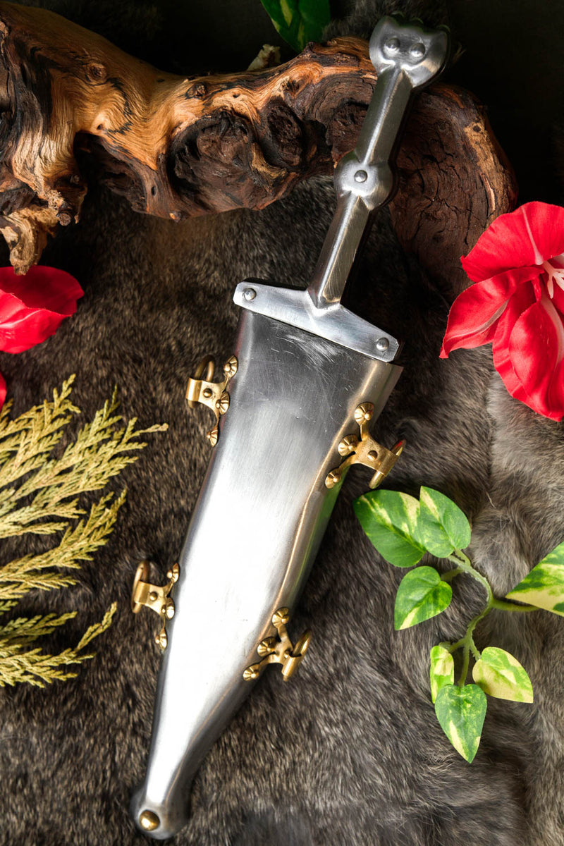 Pugio, typ 2, półostry