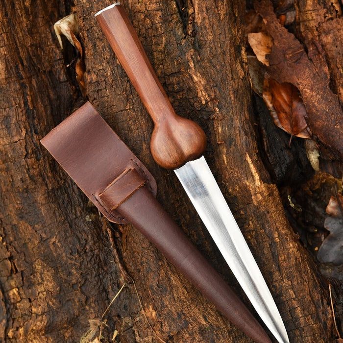 Bollock dagger, semi-sharp