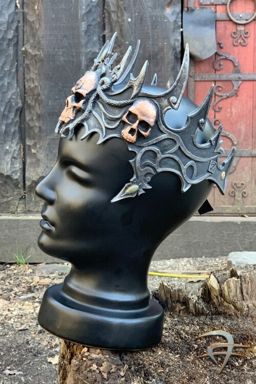 Latex tiara with skulls