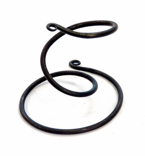 Drinking horn stand spiral