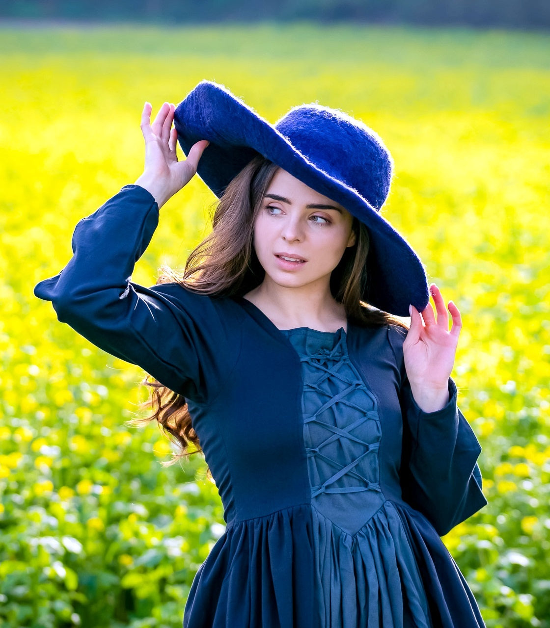 Historical felt hat with brim, blue