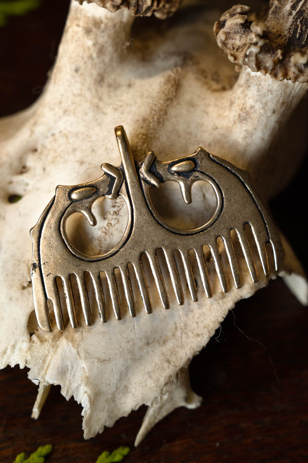 Viking comb, Ringerike style, bronze
